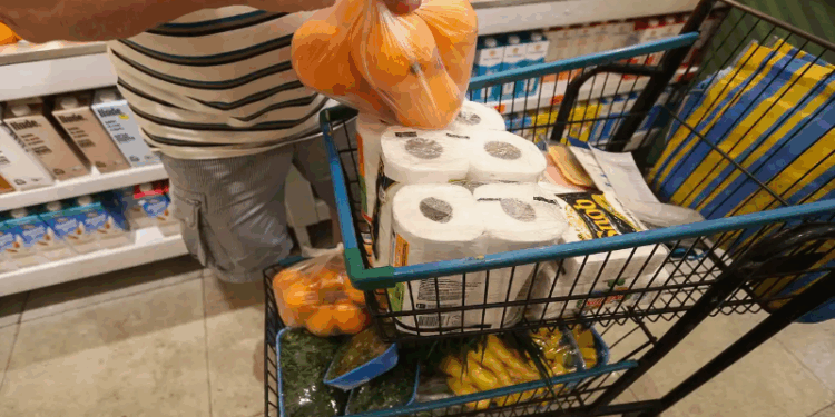 Abras aponta queda de 4,25% no consumo de brasileiros em fevereiro