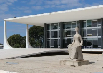 GDF pede a Moraes laudo médico antes de eventual prisão de Bolsonaro