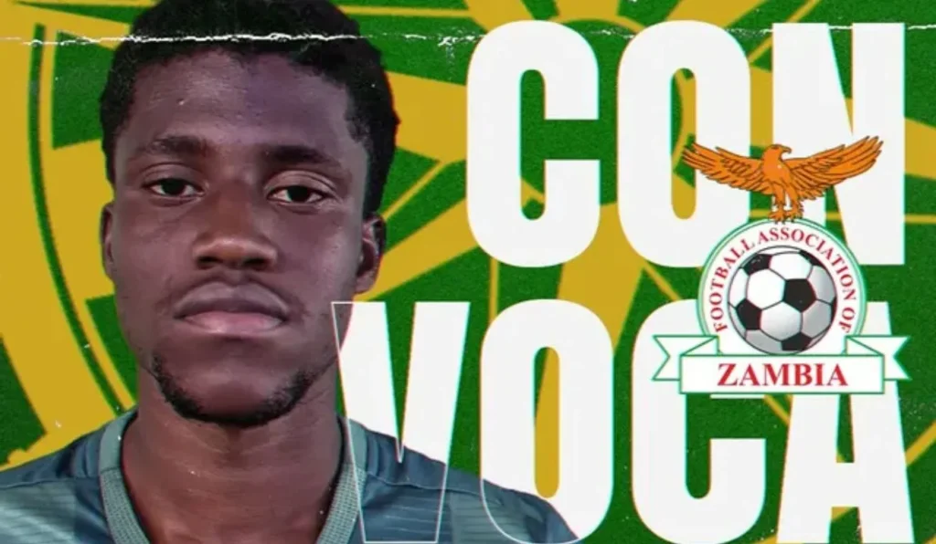 O atacante Andrew Mulenga do Porto Vitória