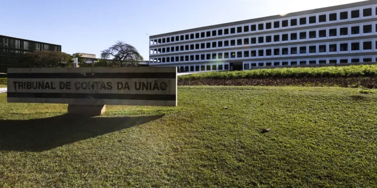 Câmara aprova PEC que considera tribunais de Contas órgãos permanentes
