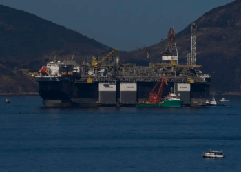 Transpetro contrata nove navios para descarregar óleo de plataformas