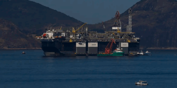 Transpetro contrata nove navios para descarregar óleo de plataformas