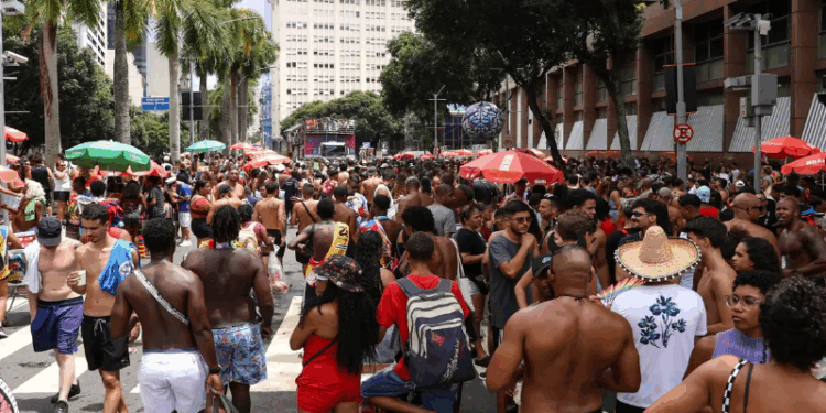 Especialistas recomendam “etiqueta respiratória” após carnaval