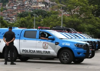 Polícia do Rio prende 17 pessoas em ação contra mentor de barricadas