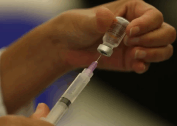 Casos de covid-19 estão em alta no Ceará e no Rio, aponta Fiocruz