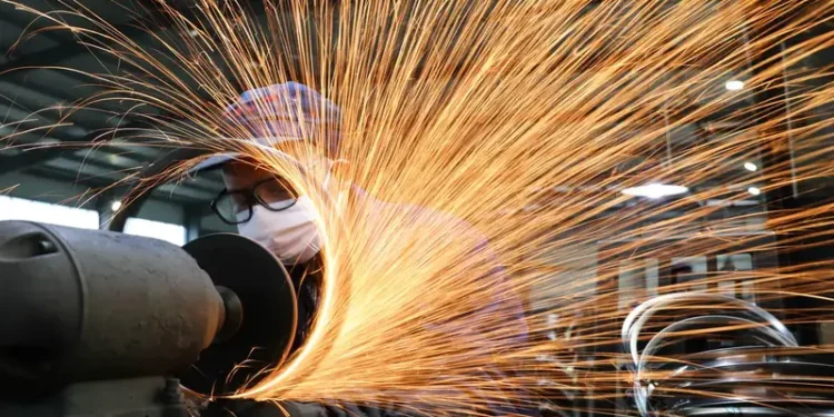 Produção da indústria brasileira recua 0,6% em novembro