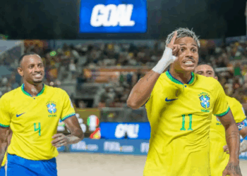 De forma dramática, Brasil vence Itália no Mundial de futebol de praia