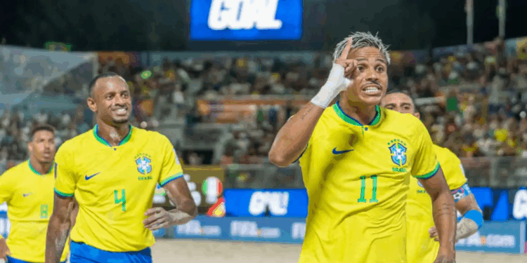 De forma dramática, Brasil vence Itália no Mundial de futebol de praia