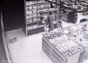 Mulher é flagrada furtando filé mignon em supermercado de Vitória