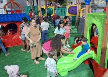 Praças do Espírito Santo ganham playgrounds para incentivar interação de crianças e fuga de telas