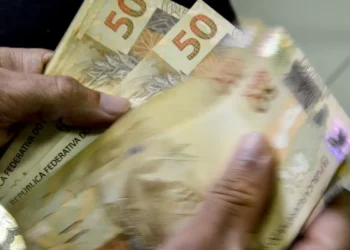 Isenção de IR para quem ganha até R$ 5 mil entra em vigor