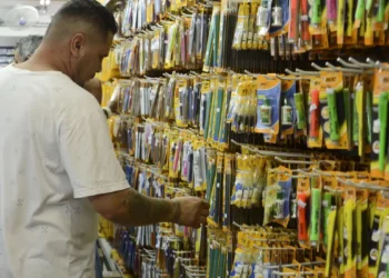 Preço de material escolar pode variar até 276% nas papelarias