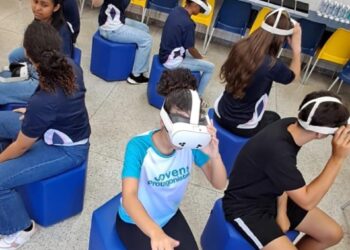 CEEFMTI Afonso Cláudio desenvolve atividade sobre surgimento da Filosofia com metodologia de rotação por estações