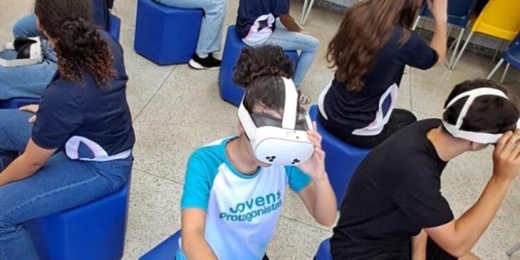 CEEFMTI Afonso Cláudio desenvolve atividade sobre surgimento da Filosofia com metodologia de rotação por estações