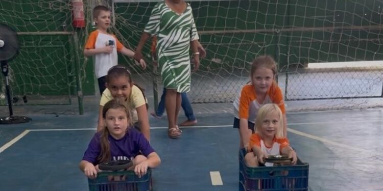 Estudantes exploram esportes de inverno com uso de realidade virtual em Escola de Afonso Cláudio