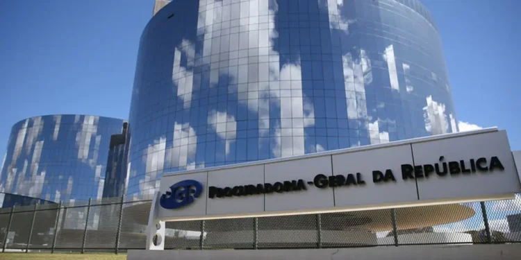 Moraes pede parecer da PGR sobre prisão domiciliar para Bolsonaro