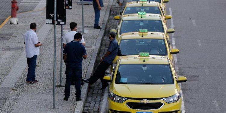 Move Brasil: motoristas de aplicativo e taxistas já podem solicitar análise de crédito para renovação de frota
