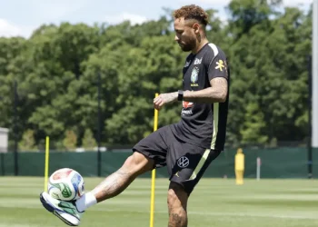 Neymar volta a treinar com a seleção a 2 dias do jogo contra o HaitiNeymar volta a treinar com a seleção a 2 dias do jogo contra o Haiti
