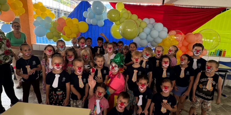Escola Elvira Barros realiza programação especial em celebração ao Dia do Circo