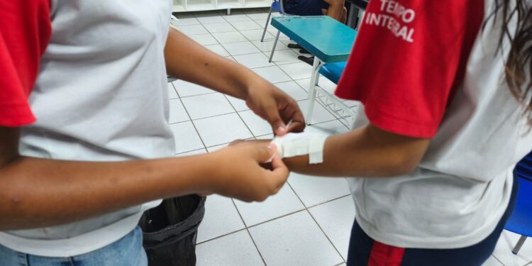 Escola de Baixo Guandu desenvolve atividade prática sobre primeiros socorros