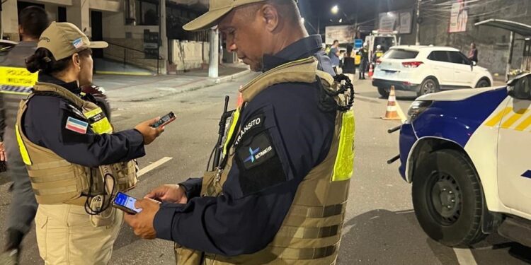 Detran|ES e BPTran realizam blitz integrada e autuam 39 motoristas por recusa ao bafômetro em Vila Velha