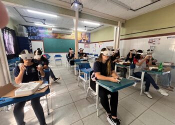 Estudantes de Santa Teresa utilizam realidade virtual em atividade pedagógica