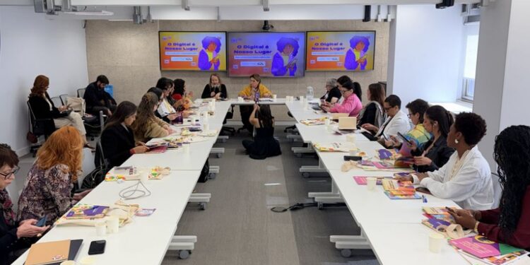 Ministério das Mulheres e Secom/PR promovem diálogo com influenciadoras sobre violência digital e aprimoramento do Ligue 180