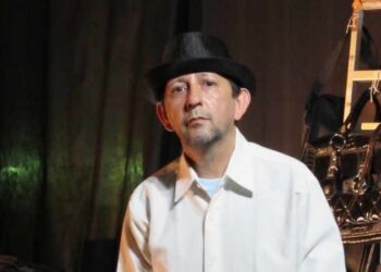 Sônia Cabral recebe espetáculo de José Celso Cavalieri sobre rotina e reflexão no palco