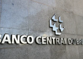 Mercado financeiro eleva previsão da Selic para 13,75% ao ano
