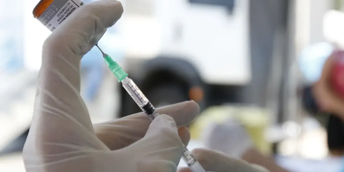 Sarampo: infectologista alerta sobre vacinação em viagens para a Copa