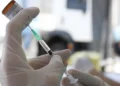 Sarampo: infectologista alerta sobre vacinação em viagens para a Copa