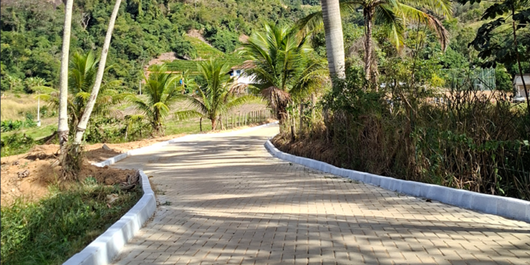 Seag e Prefeitura de Santa Leopoldina inauguram obra de calçamento rural na comunidade de Regência