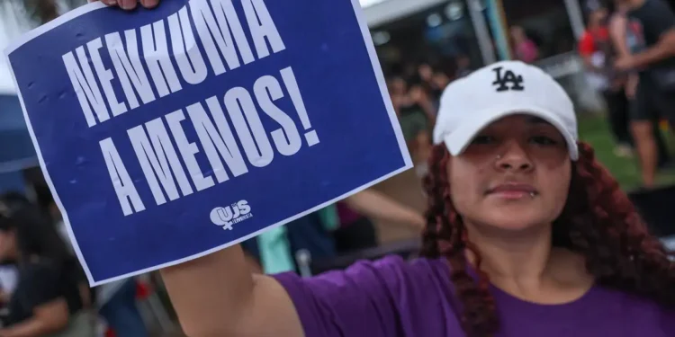 Voz do Brasil divulgará rede de apoio a mulheres vítimas de violência