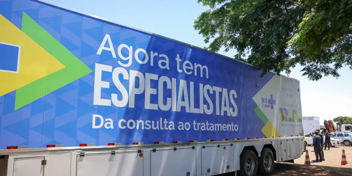 Agora Tem Especialistas lança em Manguinhos carreta de saúde da mulher