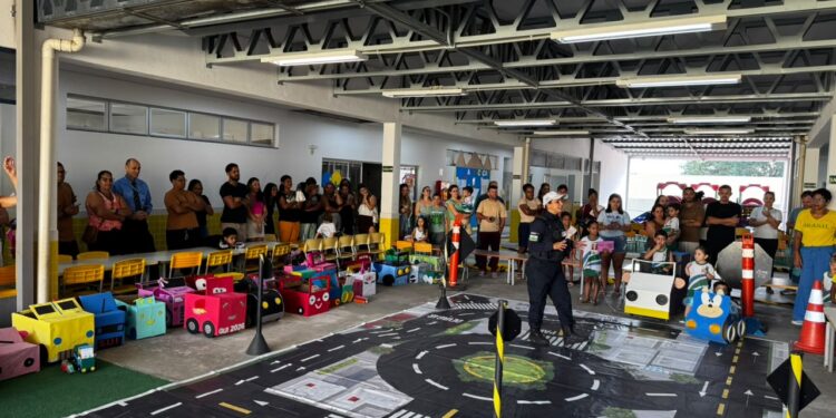Segurança no trânsito vira tema de aula para alunos do Centro de Educação Infantil Valda Derli