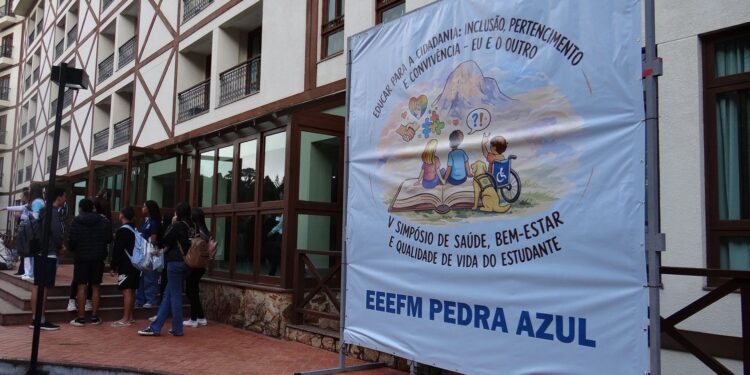 Escola de Pedra Azul realiza simpósio sobre inclusão, pertencimento e convivência