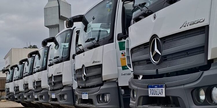 Seag entrega 13 caminhões-pipa para fortalecer atendimento às comunidades rurais em 12 municípios capixabas