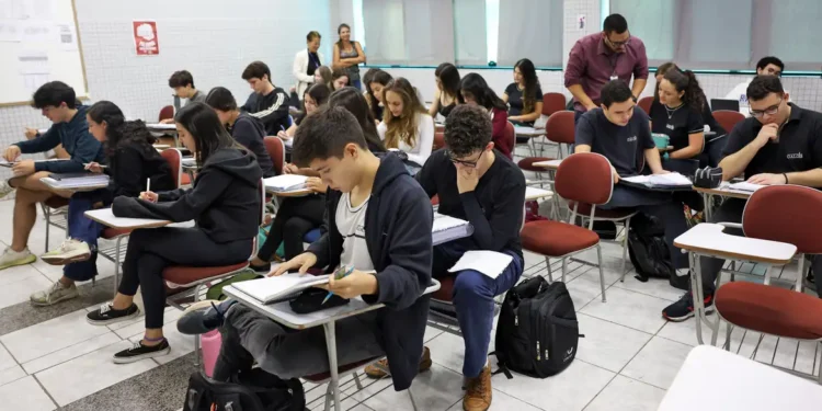 Educação financeira pode ser incluída no currículo escolar