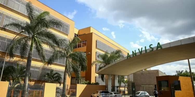 Anvisa suspende venda de energético Mister Hemp