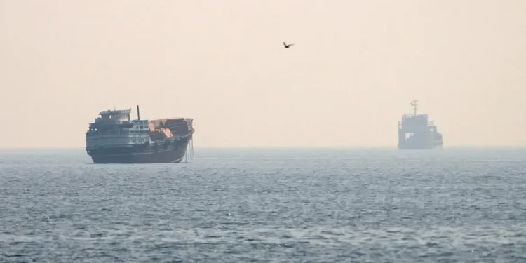 Trump recua e desiste de cobrar taxa sobre navios no Estreito de Ormuz