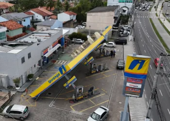 Polícia investiga morte de três eletrocutados após ventania no Rio