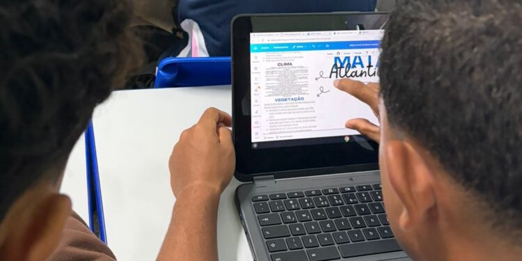 Estudantes produzem mapas mentais digitais sobre os biomas brasileiros em São Mateus