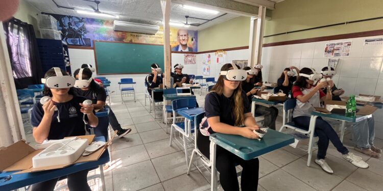 Estudantes de Santa Teresa utilizam realidade virtual em atividade pedagógica