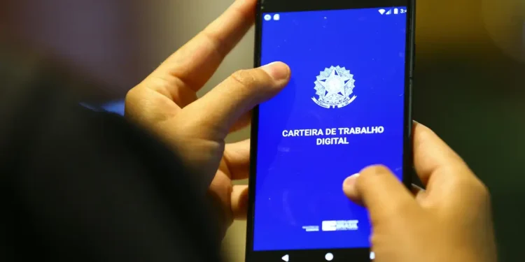 Desemprego no 2º trimestre é 5,4%, o menor já registrado no período
