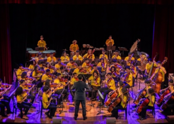 Orquestra Sinfônica Jovem Música na Rede faz sua estreia oficial com concerto de gala no Theatro Carlos Gomes