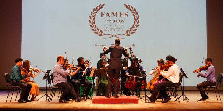 Orquestra Sinfônica da Fames homenageia música latino-americana no Theatro Carlos Gomes