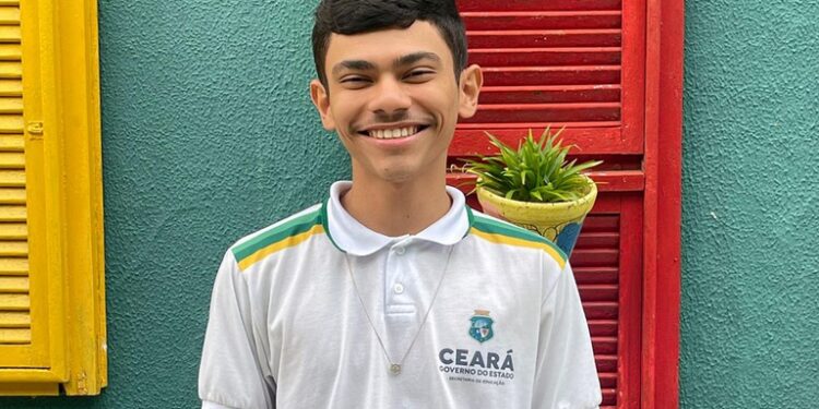 Lei que regulamenta celulares nas escolas amplia participação dos estudantes e fortalece convivência