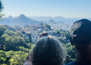 Trilha na Rocinha mostra Mata Atlântica e recuperação florestal no Rio
