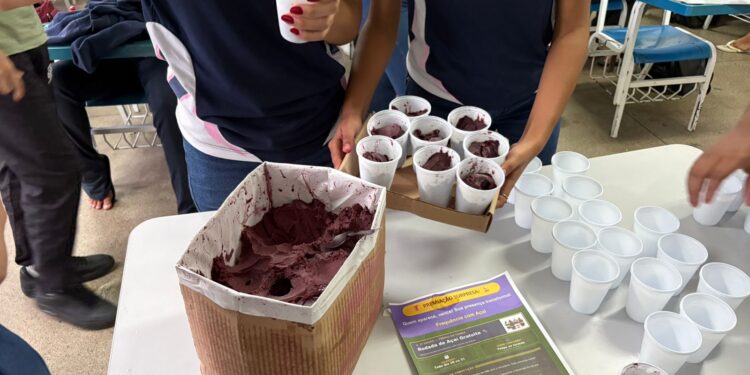 Escola de São Mateus cria premiação com açaí para incentivar frequência escolar