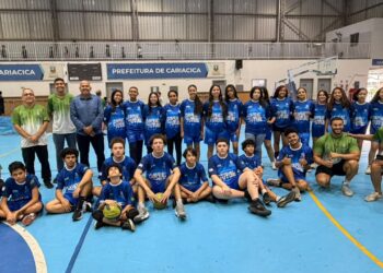 Secretaria de Esportes entrega materiais esportivos para alunos do Projeto Campeões de Futuro